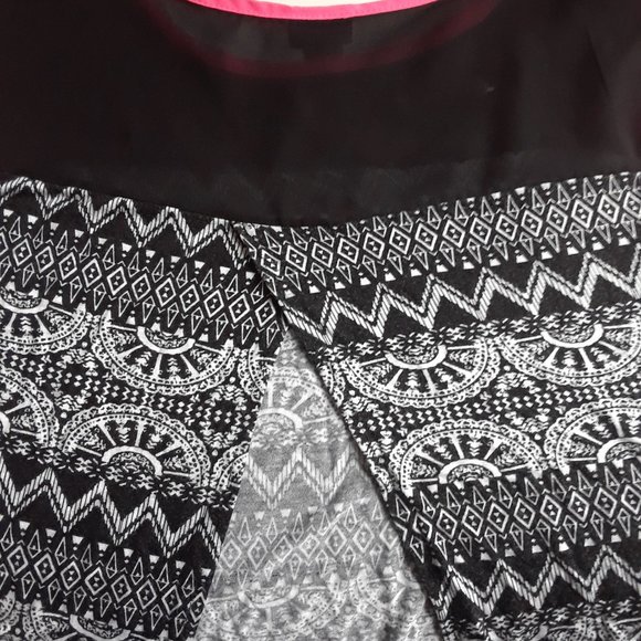 EUC rue 21 open back tshirt - Picture 2 of 3